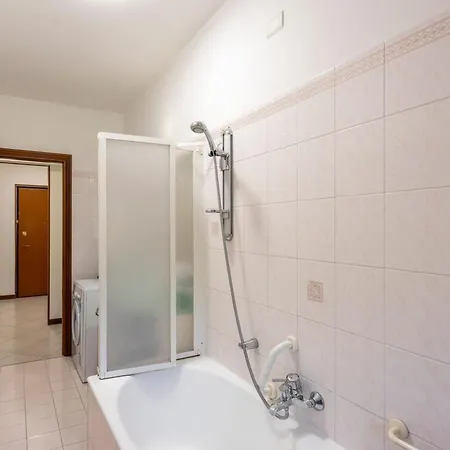 Joivy Charming 2-bed Flat With Balcony & Parking * Σέστρι Λεβάντε