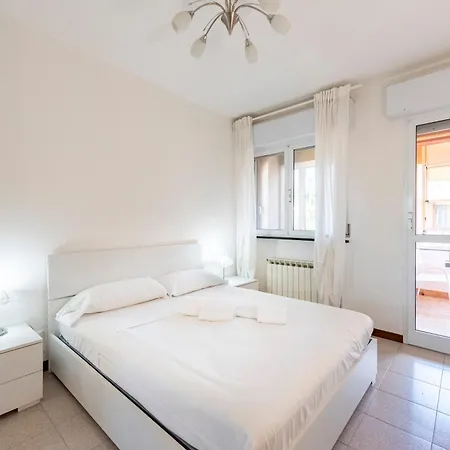 Joivy Charming 2-bed Flat With Balcony & Parking Apartamento