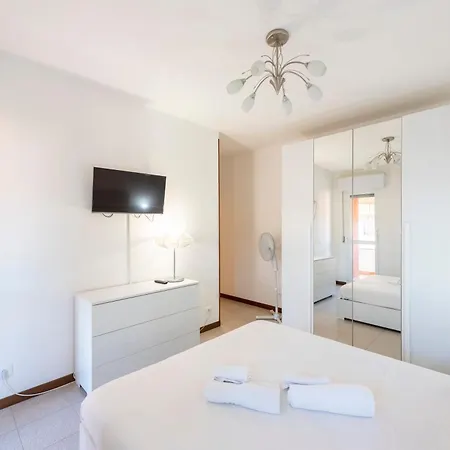 Joivy Charming 2-bed Flat With Balcony & Parking Διαμέρισμα Σέστρι Λεβάντε