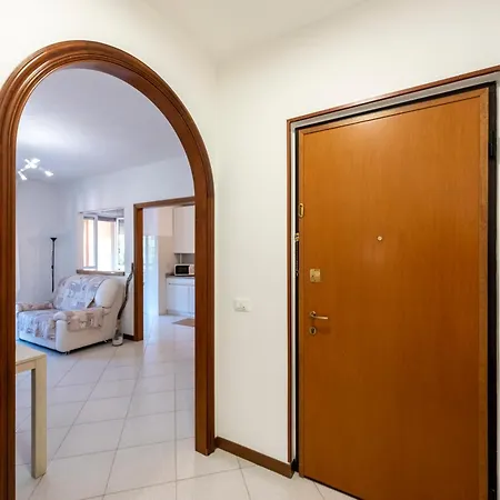 Joivy Charming 2-bed Flat With Balcony & Parking Σέστρι Λεβάντε