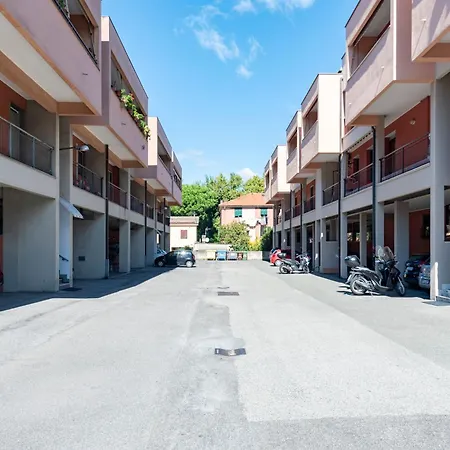 Joivy Charming 2-bed Flat With Balcony & Parking *