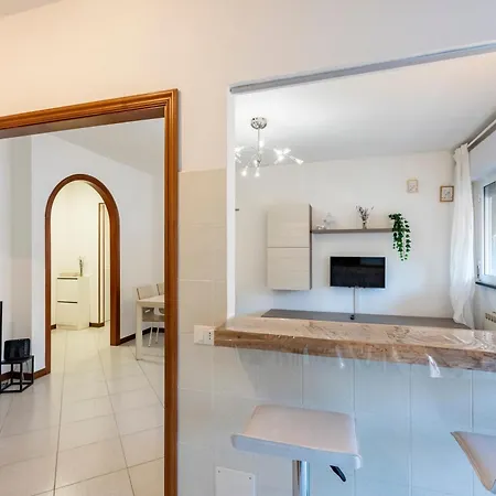 Apartment Joivy Charming 2-bed Flat With Balcony & Parking
