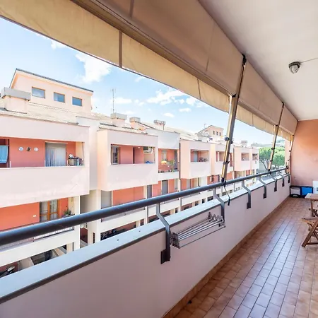 Joivy Charming 2-bed Flat With Balcony & Parking Apartament *