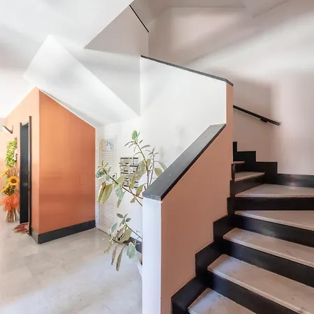 Joivy Charming 2-bed Flat With Balcony & Parking